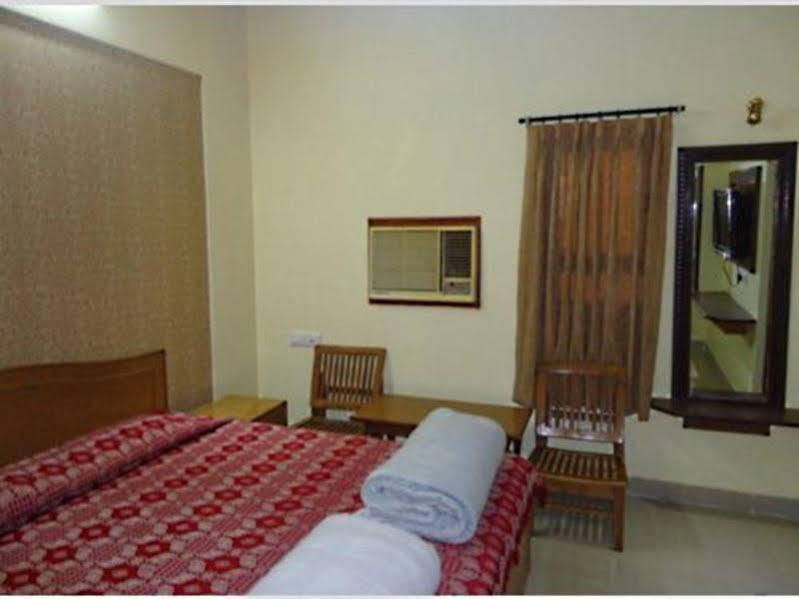 Hotel Sugandh Retreat Jaipur Bagian luar foto